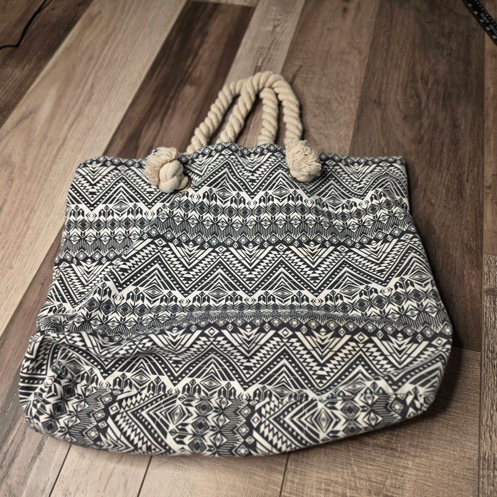 Steve Madden Tribal Geometric Tote Bag Black White Chevron Rope Handle Bag - Picture 2 of 8